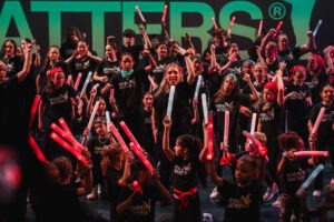 Hip Hop dansschool MovingMatters breakdance dansers jongens meisjes lichtshow hiphop dans urban streestyles