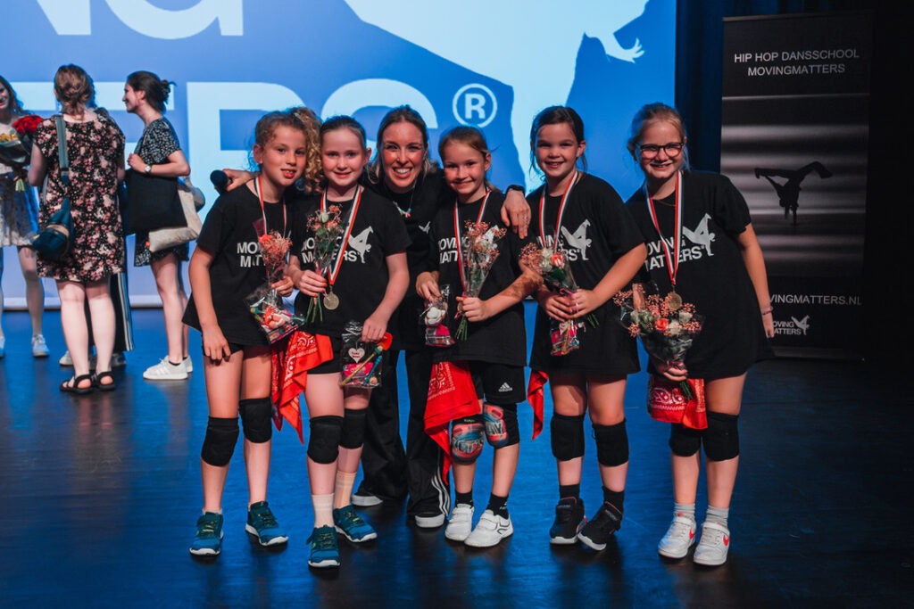 Show MovingMatters Nijmegen hip hop dansers mannen en vrouwen selectie groep wedstrijd team medailles meiden